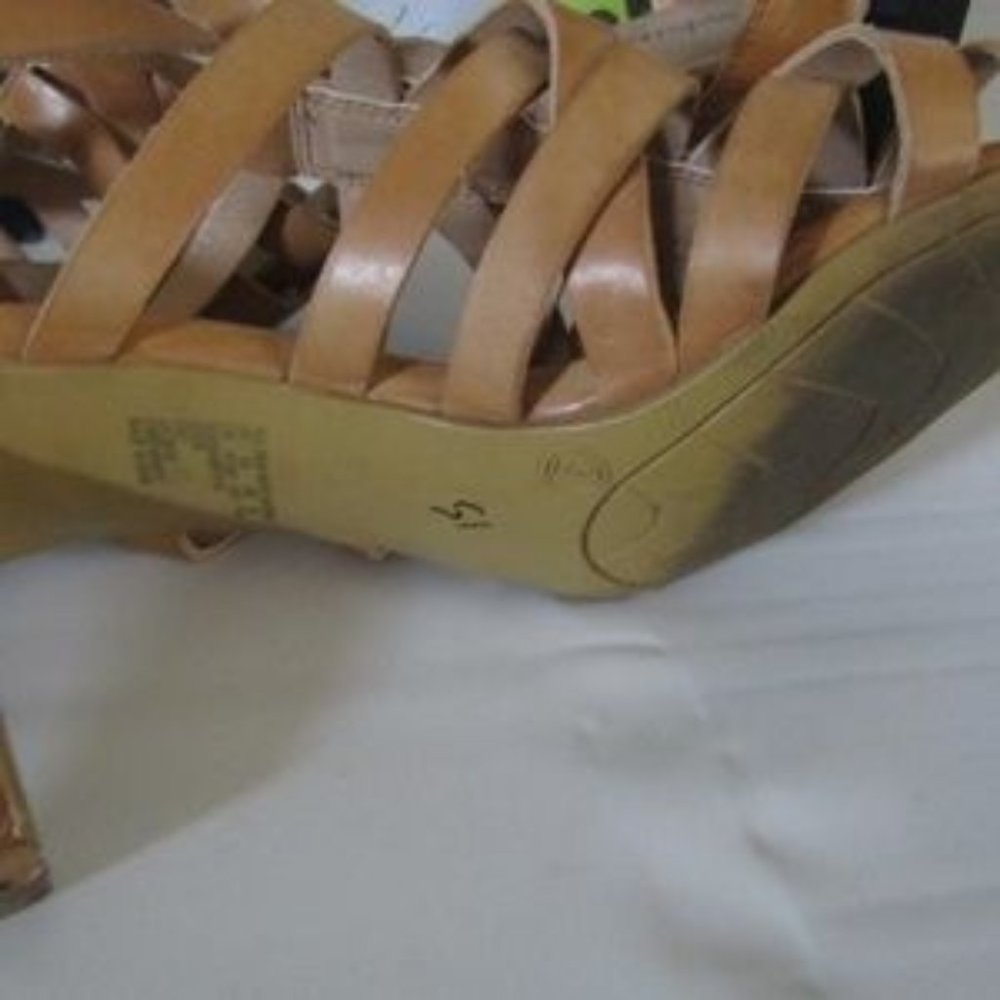White Mountain Heel Strappy Sandals - Picture 5 of 6